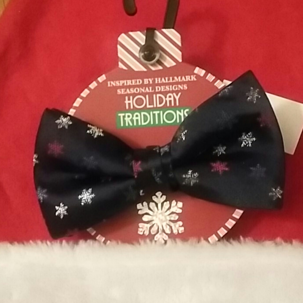 Holiday bow tie